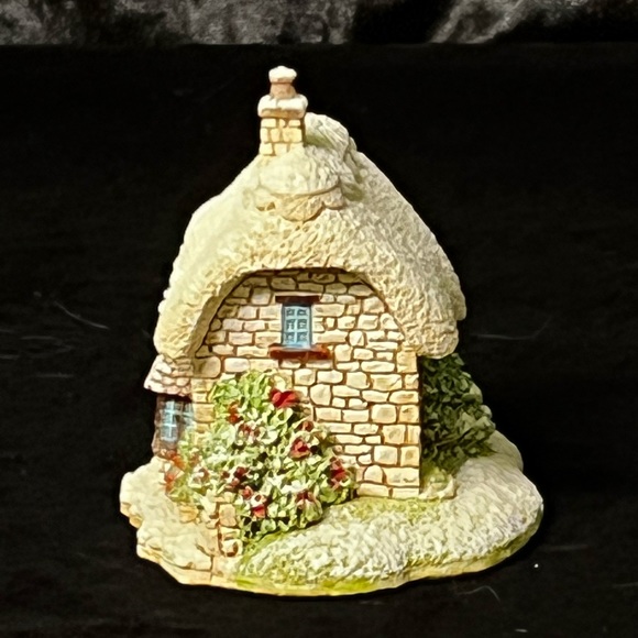 Lilliput Lane | Partridge Cottage | Christmas Collection - Picture 7 of 7